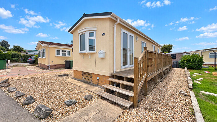 1 Bedroom Park Home For Sale In Sycamore Close, Oaktree Park, BS24