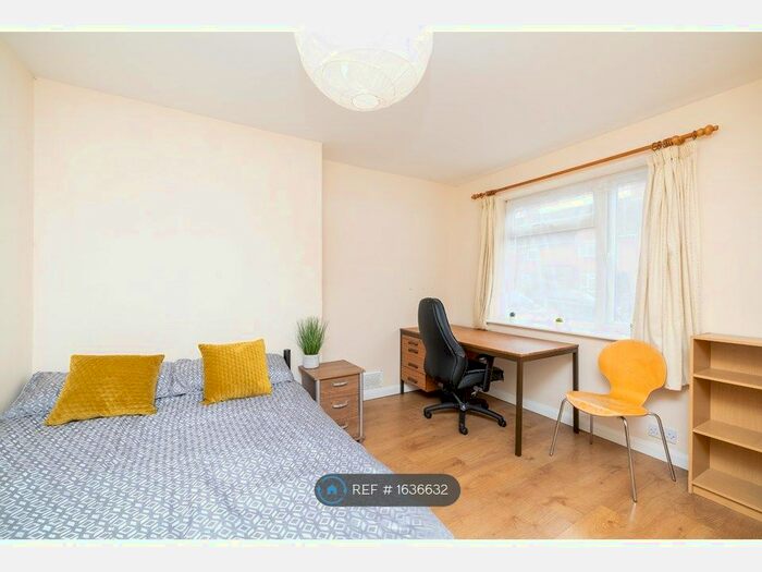 6 Bedroom Semi-Detached House To Rent In Westlea Road, Leamington Spa, CV31