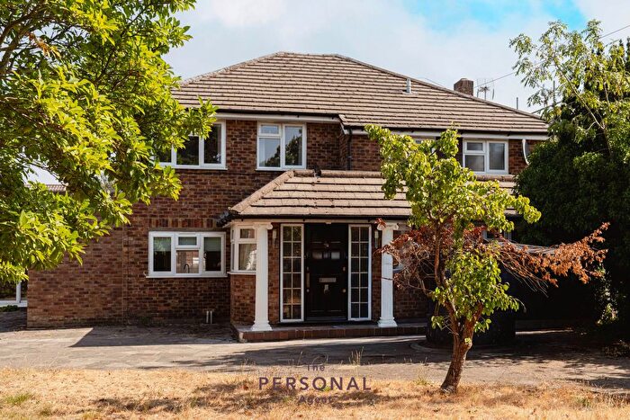 4 Bedroom Detached House To Rent In Avenue Road, Epsom, KT18