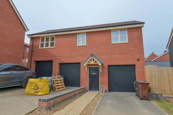 2 Bedroom Apartment To Rent In Osprey Drive, AL4