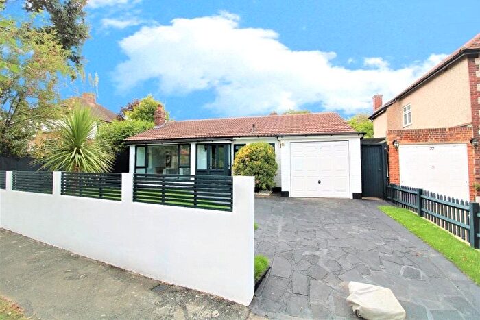 3 Bedroom Bungalow To Rent In Park Crescent Road, Erith, DA8