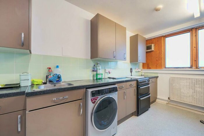 2 Bedroom Flat To Rent In Pelican Estate, Peckham, London, SE15