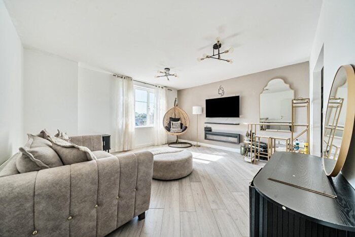 1 Bedroom Flat For Sale In Buckland Court, Redhill, Surrey, RH1