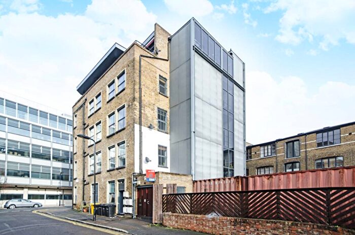 2 Bedroom Flat To Rent In Florfield Road, London Fields, London, E8