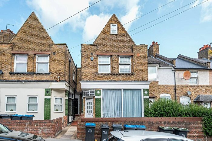 Studio To Rent In Newlands Road, Norbury, London, SW16