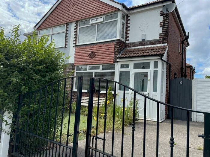 2 Bedroom Semi-Detached House To Rent In Hawthorn Road, Droylsden, Manchester, M43