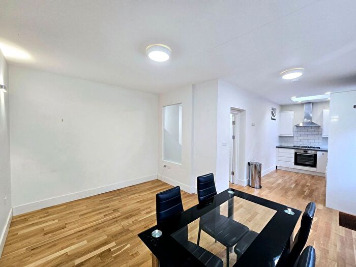 2 Bedroom Flat To Rent In Ashvale Road, London, SW17