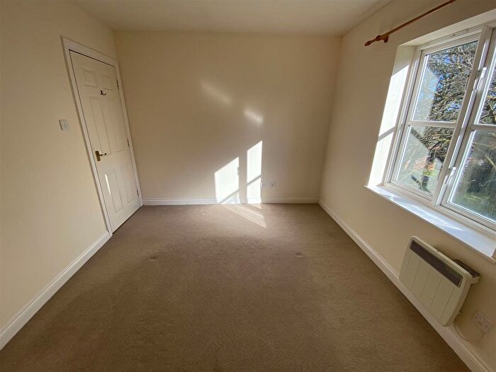 2 Bedroom Flat To Rent In Addington Court, Exeter, EX4