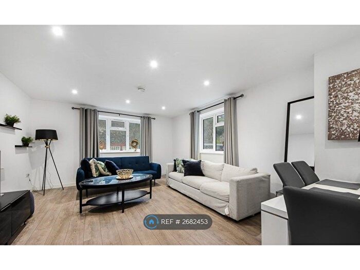 2 Bedroom Flat To Rent In Teignmouth Road, Torquay, TQ1