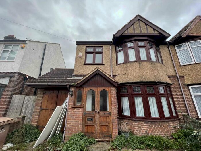 3 Bedroom Semi-Detached House To Rent In Sunridge Avenue, Luton, LU2