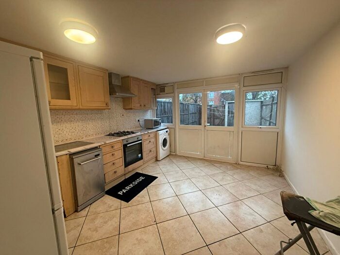 3 Bedroom Detached House To Rent In Lindsey Close, Mitcham, CR4