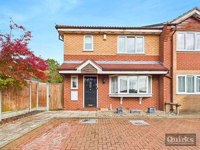 3 Bedroom End Of Terrace House For Sale In Mendip Close, Wickford, SS11
