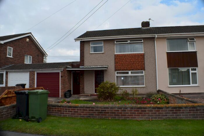 3 Bedroom Semi-Detached House To Rent In Warwick Avenue, Bridgwater, TA6