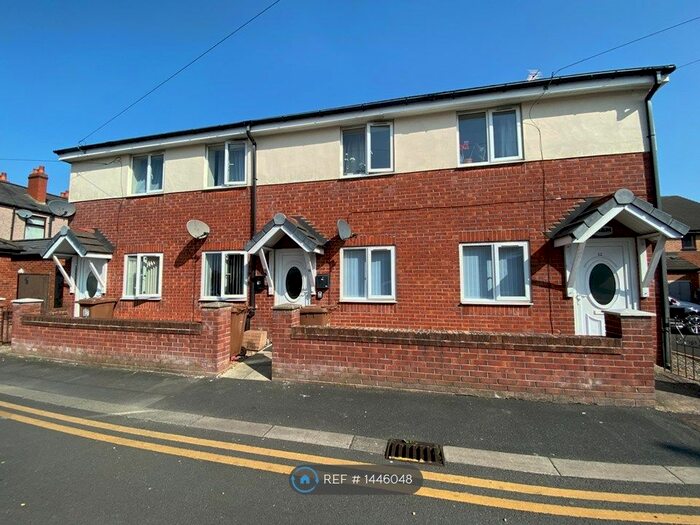 2 Bedroom Flat To Rent In Newton Le Willows, Newton Le Willows, WA12