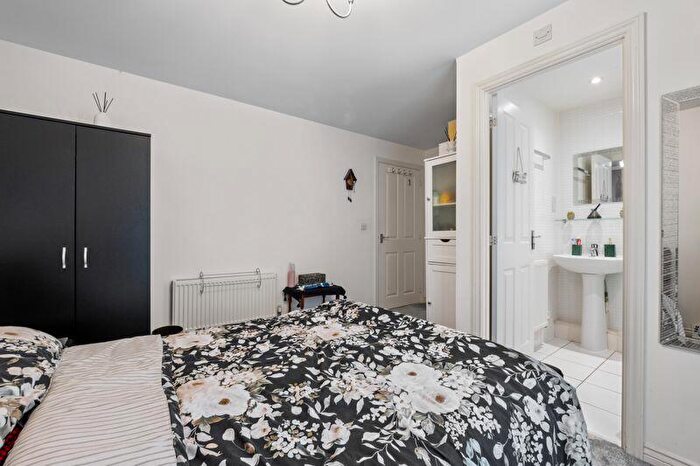 2 Bedroom Flat For Sale In Dorchester Road, Weymouth, DT3