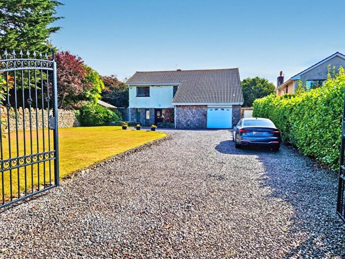 4 Bedroom Detached House For Sale In South Road. Porthcawl, CF36