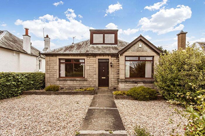4 Bedroom Detached Bungalow For Sale In Craigcrook Avenue. Edinburgh, EH4