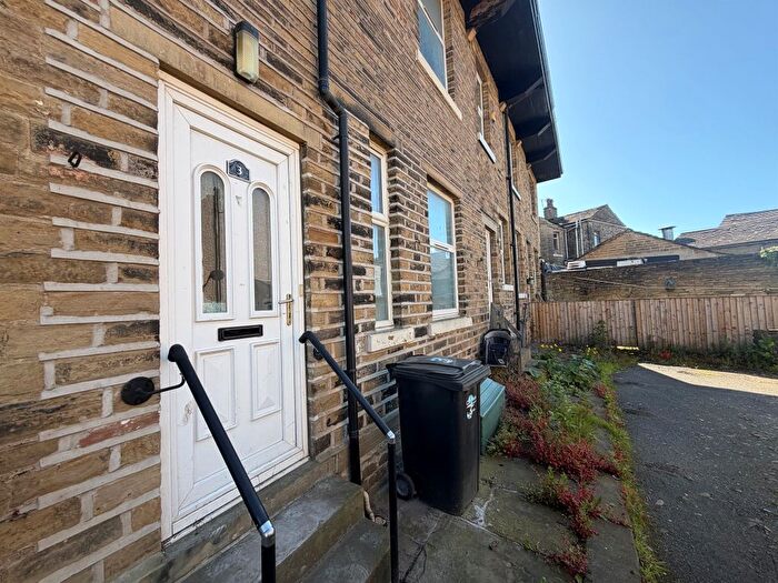 1 Bedroom Flat For Sale In Clough Lane, Brighouse, HD6