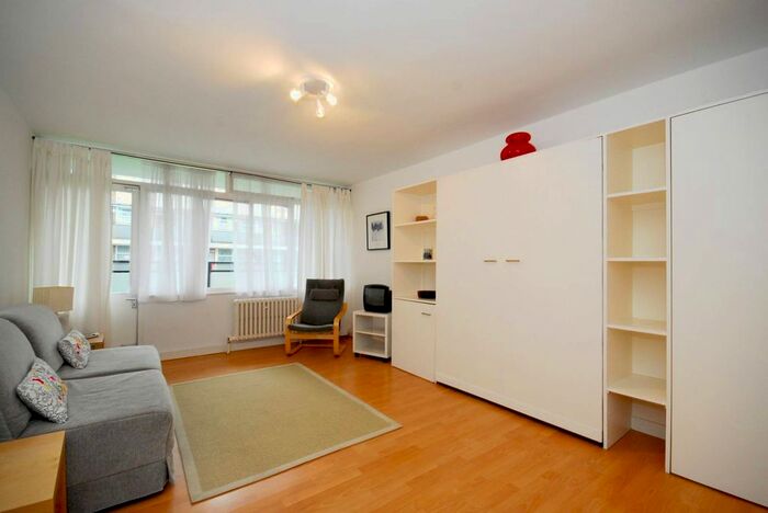 Studio To Rent In Churchill Gardens, Pimlico, London, SW1V