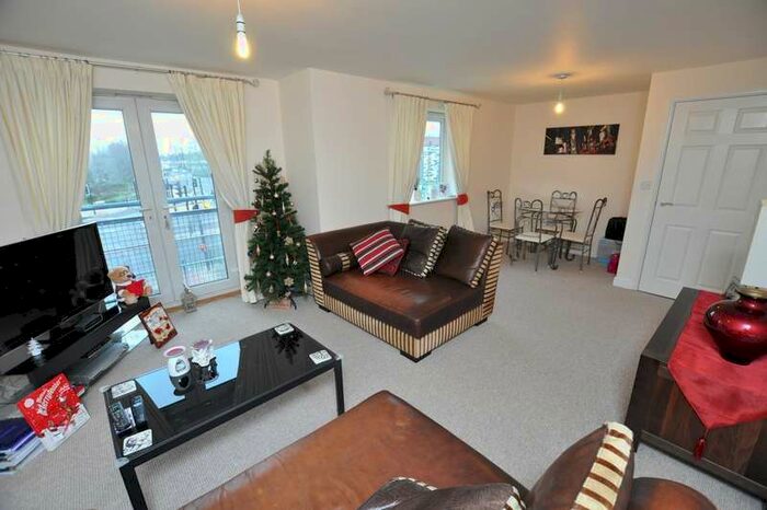 2 Bedroom Flat To Rent In Knightsbridge Court, Gosforth, Newcastle Upon Tyne, NE3