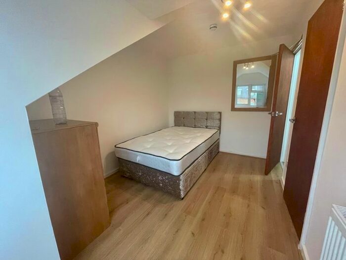 3 Bedroom Flat To Rent In Station Road, Uxbridge, UB8