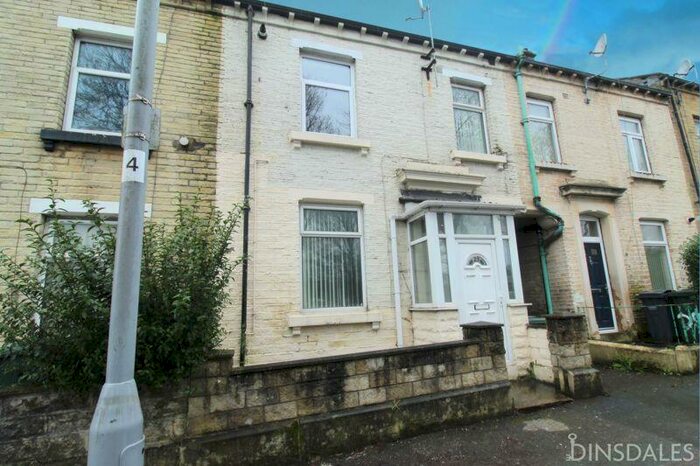 3 Bedroom Terraced House To Rent In West Park Road, Girlington, Bradford, BD8