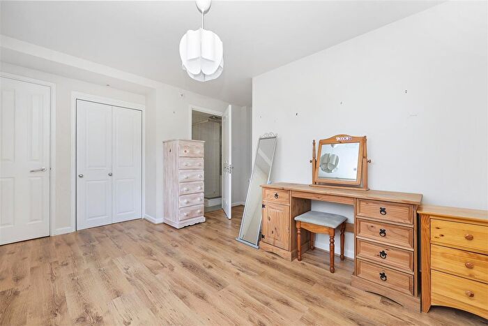 1 Bedroom Flat For Sale In Griffin Close, London, NW10