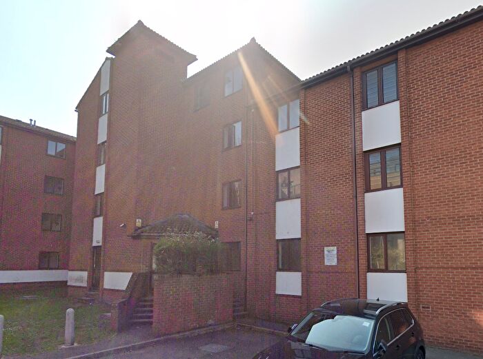 1 Bedroom Flat To Rent In Gurney Close, Barking, Essex, IG11