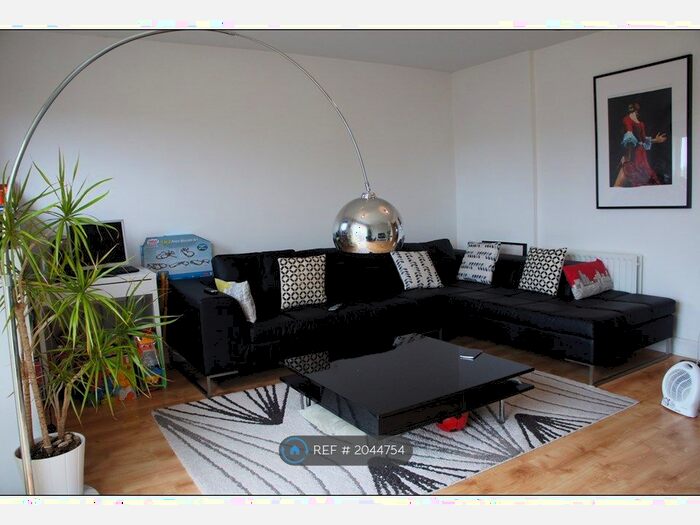 2 Bedroom Flat To Rent In Somerville Apartments, London, N4