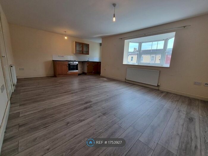 2 Bedroom Flat To Rent In Park View Lodge, Doncaster, DN4