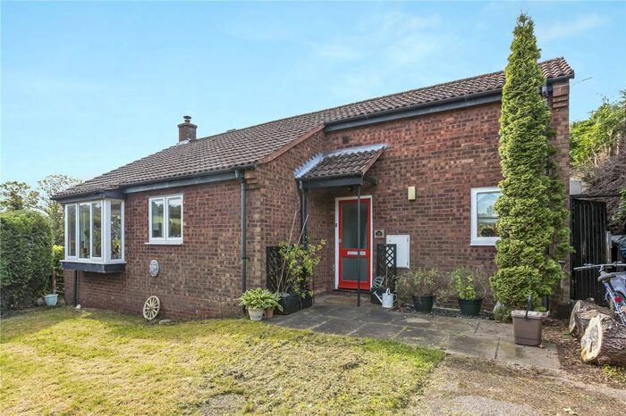 2 Bedroom Bungalow For Sale In Rueley Dell Road, Lilley, Luton, Hertfordshire, LU2