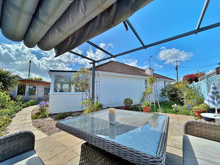 2 Bedroom Detached Bungalow For Sale In Mays Lane, Stubbington, Fareham, PO14