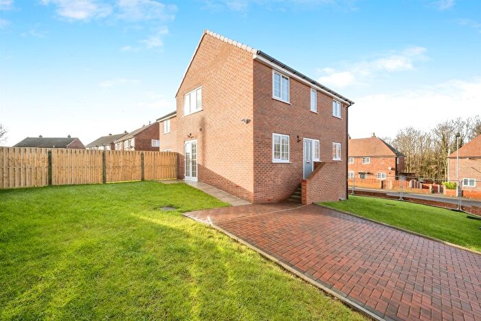 3 Bedroom Semi-Detached House For Sale In Whinside Crescent, Thurnscoe, Rotherham, S63