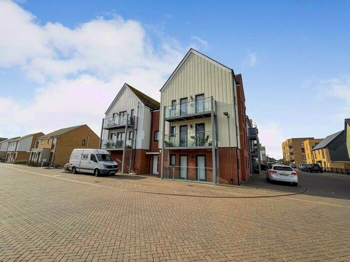 2 Bedroom Detached House To Rent In Falcon Avenue, South Ockendon, RM15