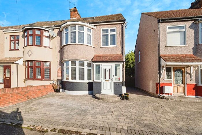 4 Bedroom Semi-Detached House For Sale In Hillview Avenue, Hornchurch, RM11