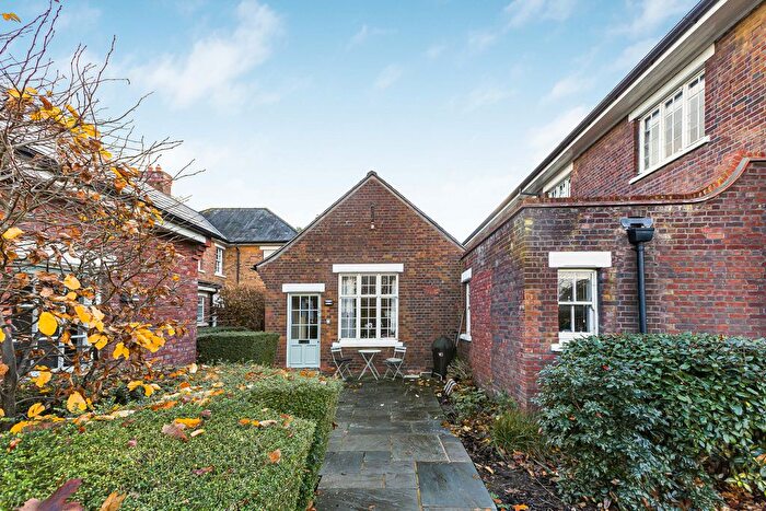 2 Bedroom Bungalow For Sale In The Parade, Bicester, OX27