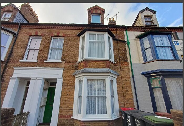 2 Bedroom Maisonette To Rent In High Street, Herne Bay, Kent, CT6