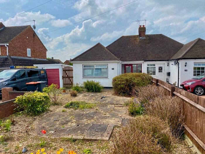 2 Bedroom Semi-Detached Bungalow To Rent In Elm Avenue, Caddington, Luton, LU1