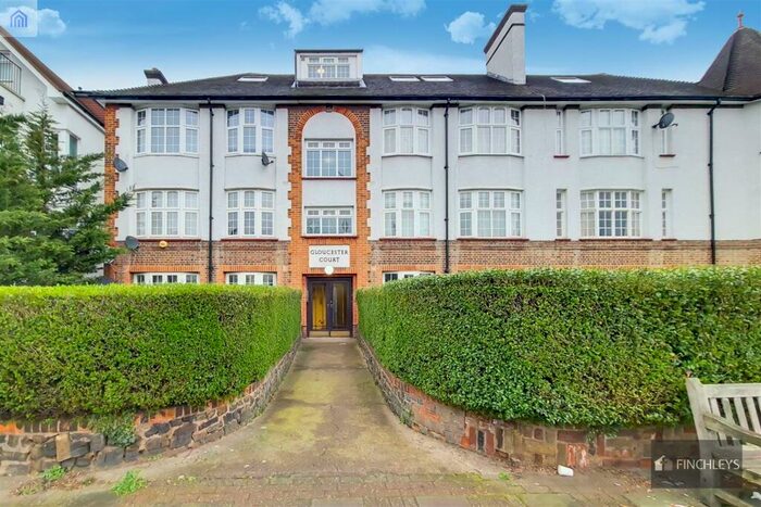 2 Bedroom Flat To Rent In Gloucester Court, Golders Green Road, NW11