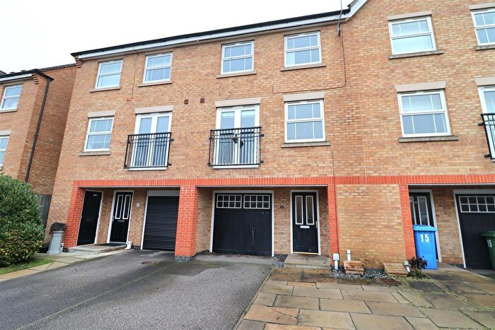4 Bedroom Terraced House For Sale In Rees Close, Market Weighton, York, YO43