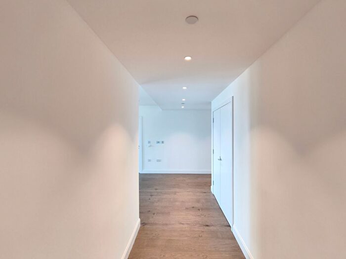 2 Bedroom Flat To Rent In Gasholder Place, London, SE11