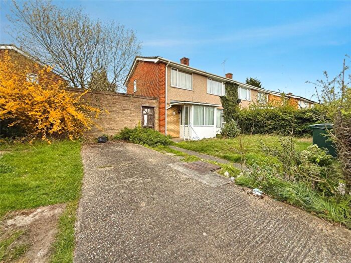 3 Bedroom Semi-Detached House For Sale In Dwyer Road, Reading, Berkshire, RG30