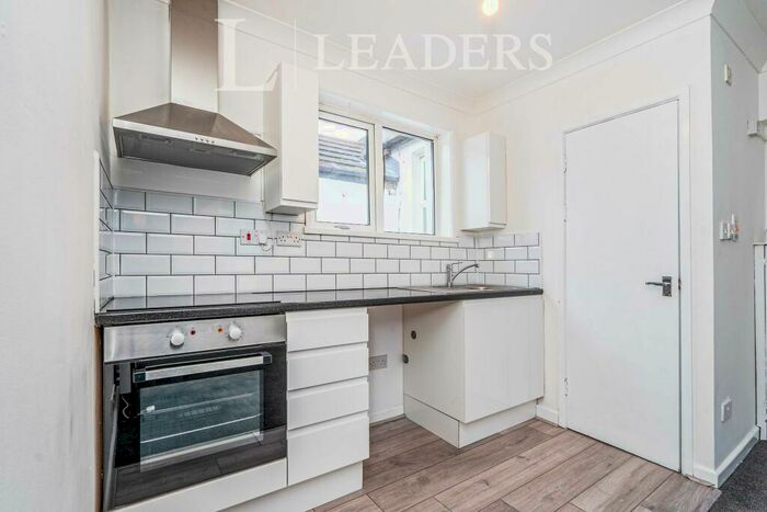 Apartment To Rent In Arthur Road - Southampton -, SO15