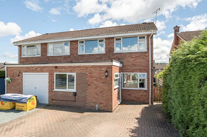 3 Bedroom Semi Detached House For Sale In Celyn Close, Guilsfield, Welshpool, Powys, SY21