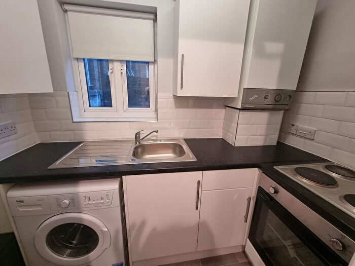 2 Bedroom Flat To Rent In Gordon Road, West Ealing, London, W13