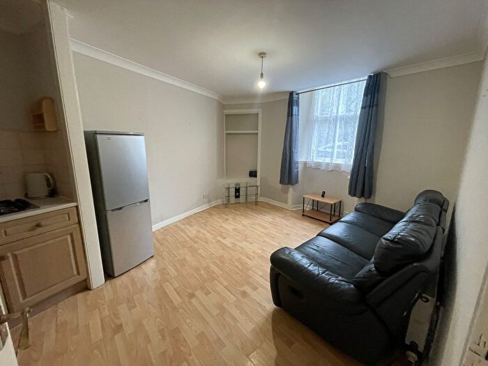 2 Bedroom Flat To Rent In Dudhope Street, Dundee, DD1