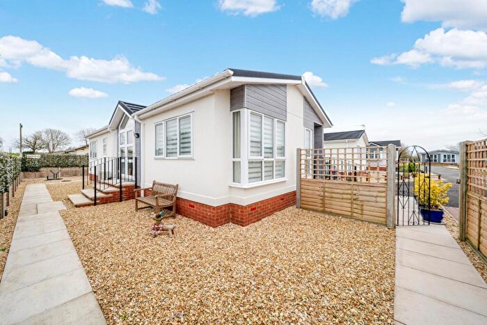 2 Bedroom Park Home For Sale In Kirkstead Bridge Park, Martin Dales, Woodhall Spa, LN10
