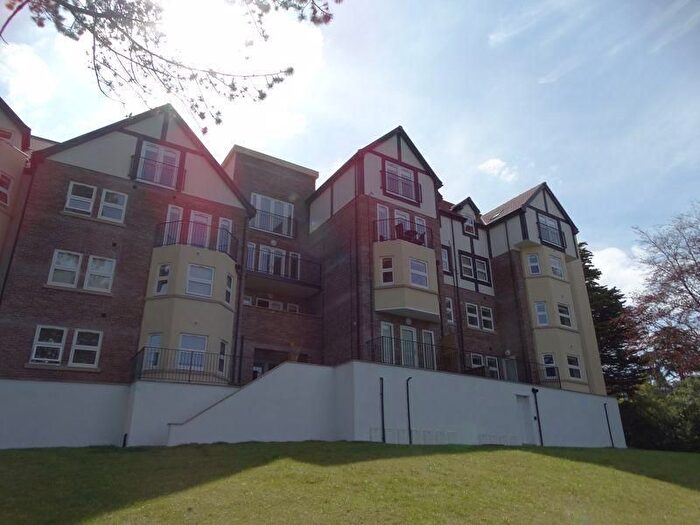 2 Bedroom Flat To Rent In Oak Drive, Colwyn Bay, LL29