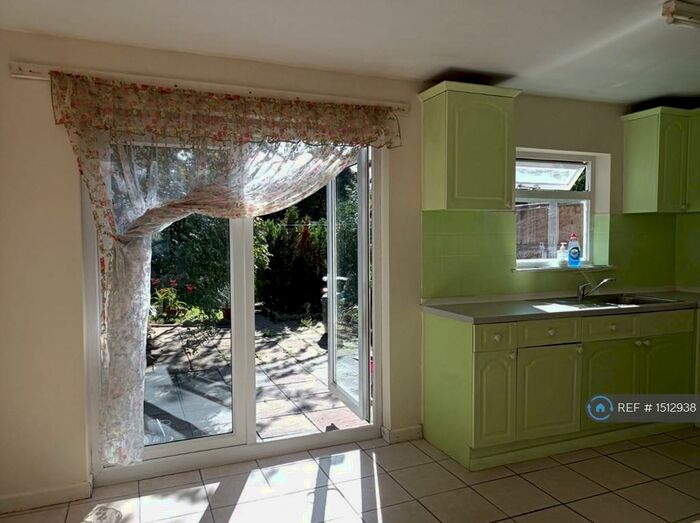 3 Bedroom Terraced House To Rent In Dawson Avenue, Barking, IG11