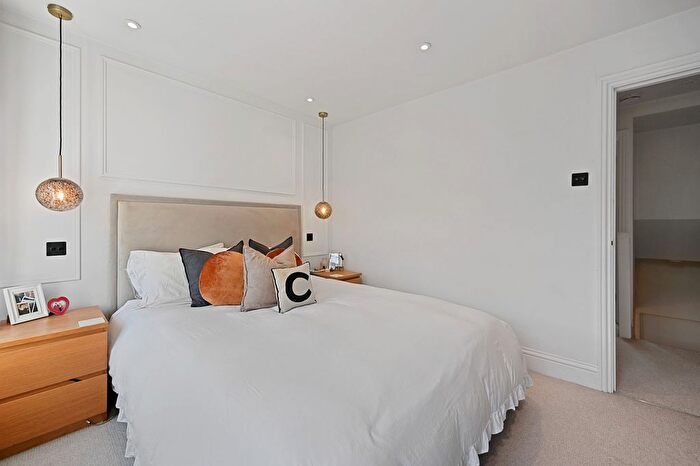 2 Bedroom End Of Terrace House To Rent In Harold Road, Sutton, SM1